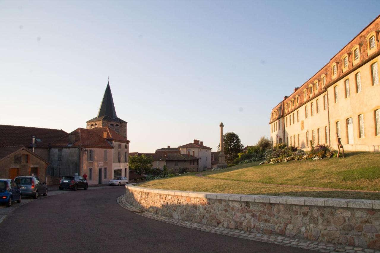 Gites Le Lancelot Ambierle Eksteriør billede